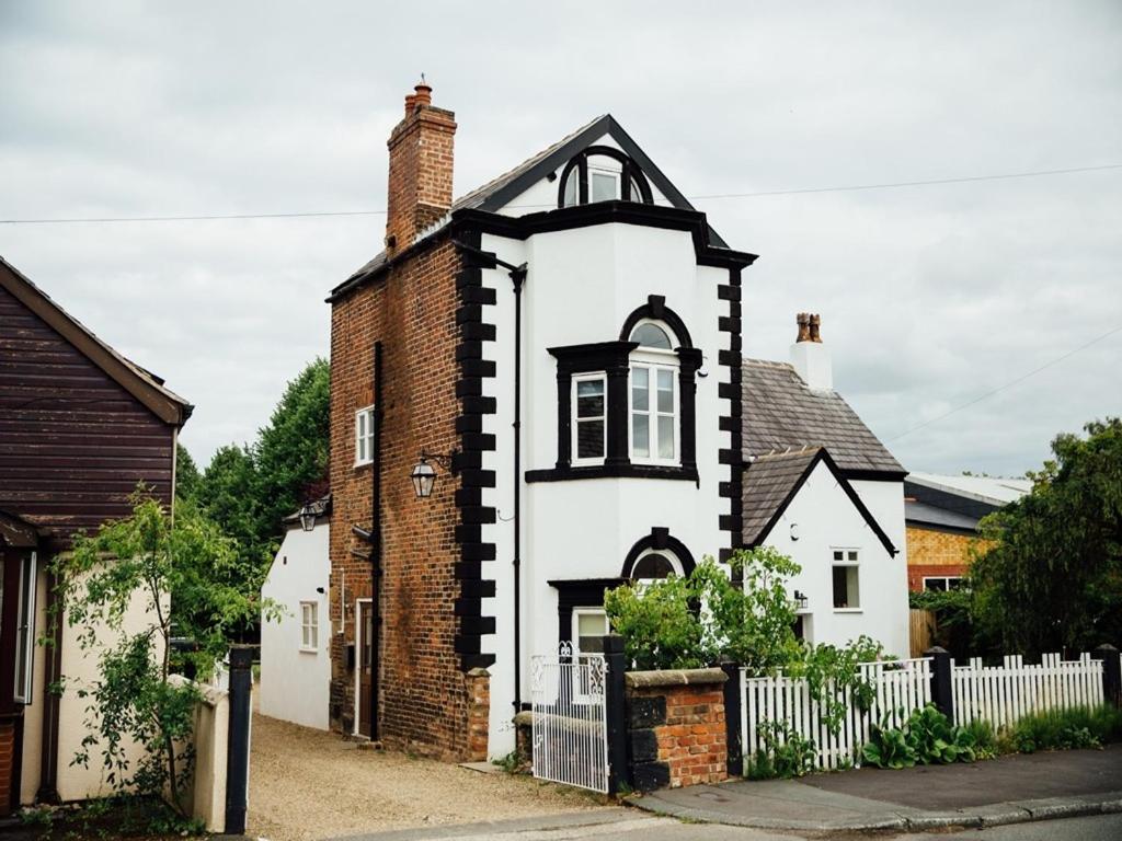 Langs Hall Leyland Extérieur photo