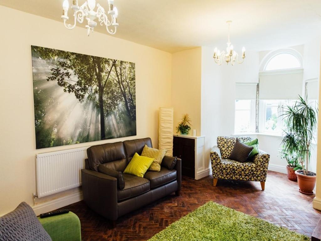 Langs Hall Leyland Extérieur photo